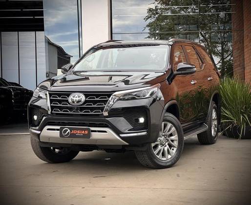 TOYOTA HILUX SW4 2.8 D-4D TURBO DIESEL SRX 7L 4X4 AUTOMÁTICO TOYOTA HILUX SW4 2.8 D-4D TURBO DIESEL SRX 7L 4X4 AUTOMÁTICO